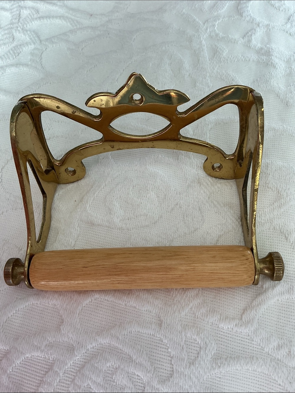 Vintage Ornate Brass Wall Toilet Paper Holder Wood Roller. Excellent condition